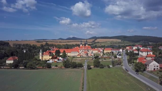 捷克共和国摩拉维亚的Velehrad修道院的鸟瞰图。