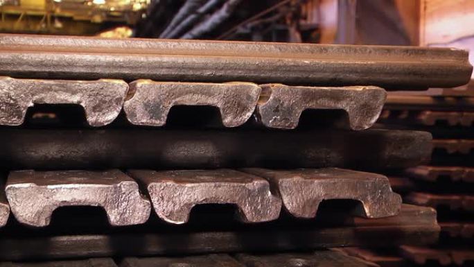 铝锭。冶金厂用于钢铁生产的钢坯