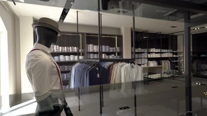 奢侈品牌独家男装店室内展示。商务时装店的概念