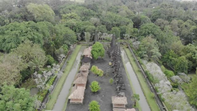 印度尼西亚巴厘岛巴东的Pura taman ayun寺著名景点的鸟瞰图