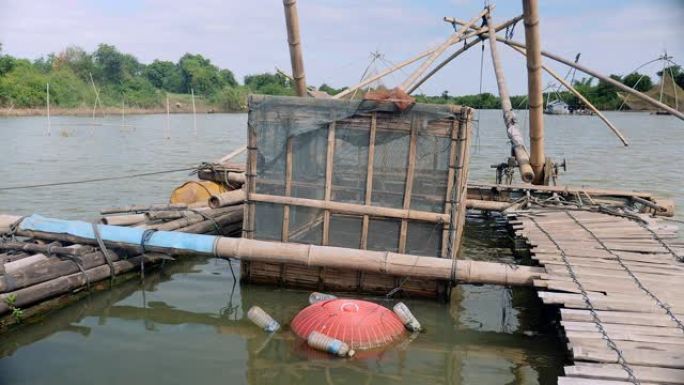 中国渔网装置内竹制鱼笼的特写镜头