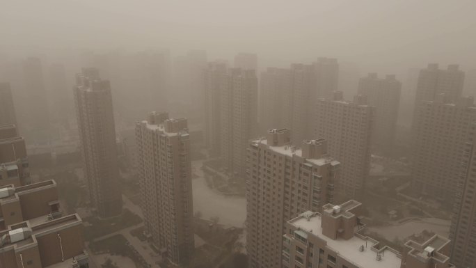 沙尘暴中的城市建筑住宅