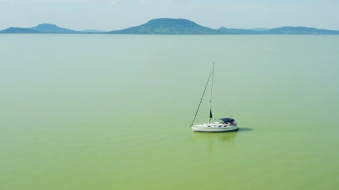 匈牙利巴拉顿湖上的游艇