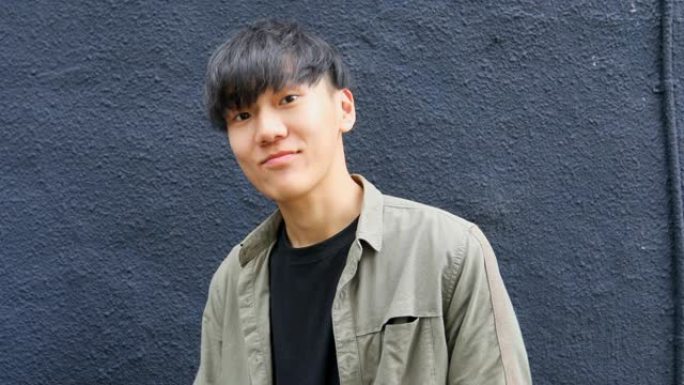 一个快乐的亚洲年轻人的视频肖像