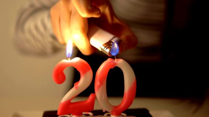 在蛋糕上放20个生日蜡烛，电影的dop