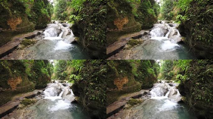在牙买加奥乔里奥斯 (Ocho Rios) 美丽的凉爽蓝洞 (Blue Hole) 旅游景点中，慢动