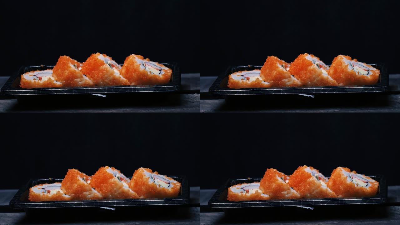 寿司maki加州卷是心情色调橙色。重复模式日本食物