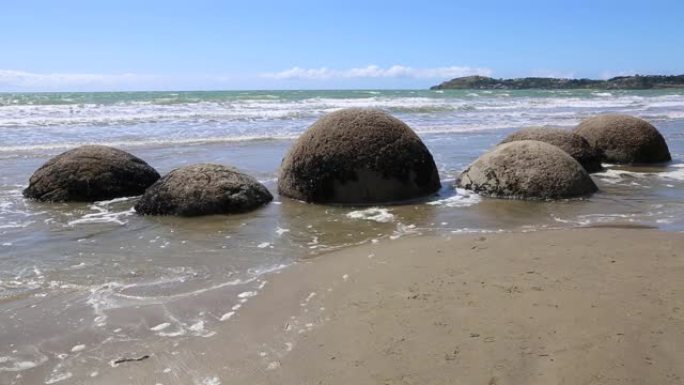 Koekohe海滩上的球形岩石