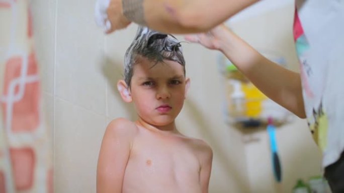 孩子用洗发水洗了