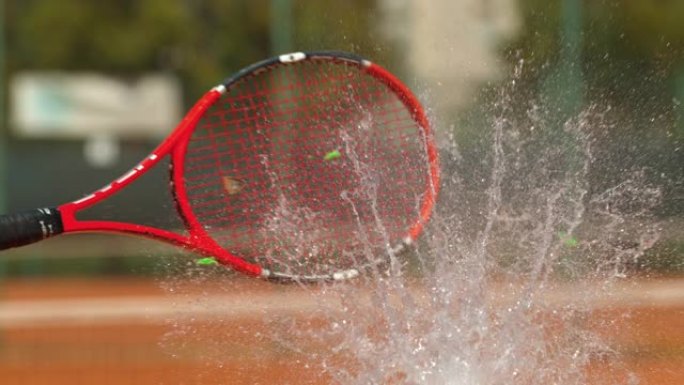 网球拍击打水上气球超慢动作