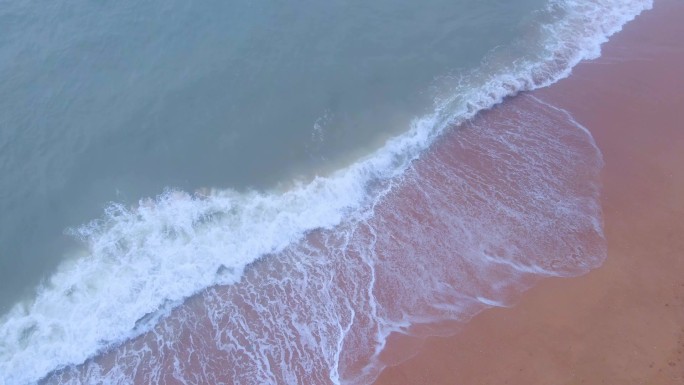 海浪海滩贝壳