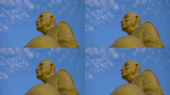 仍然拍摄的Phuttha Utthayan Maharat (佛教公园) 蓝天背景的Luang Pu