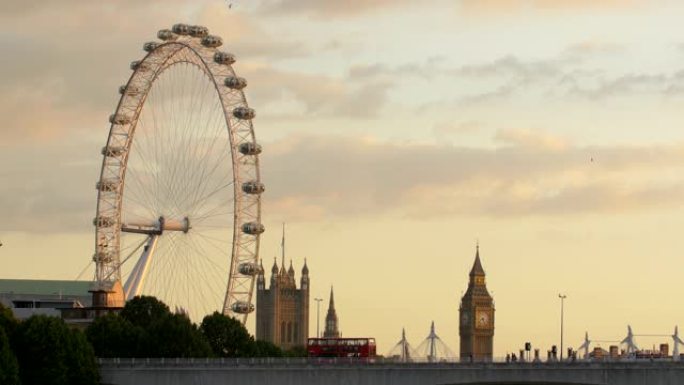 日落时看到的伦敦眼和大本钟