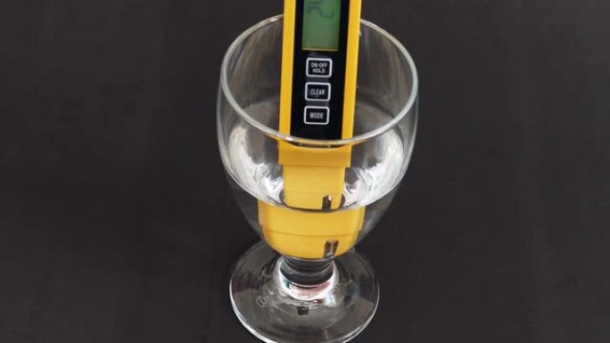 用TDS仪表测量水，