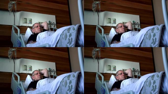 医院病人-老人躺在医疗床上