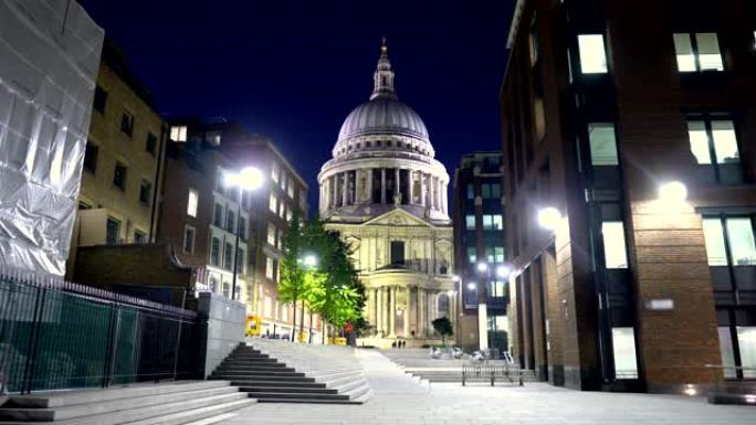 稳定走向圣保罗大教堂在夜晚在伦敦，英国-商业用途