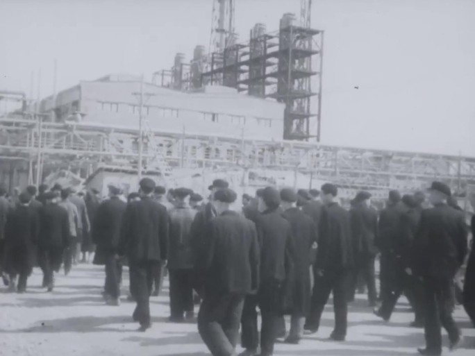 1958年 兰州化工厂建成投产