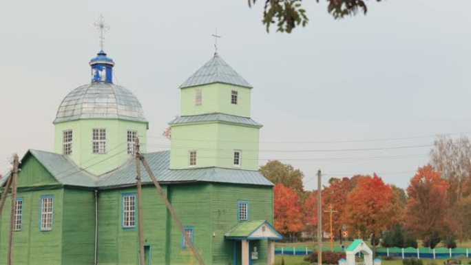 波普利什特，多克什蒂区，维采布斯克州，白俄罗斯。旧木制变形教堂