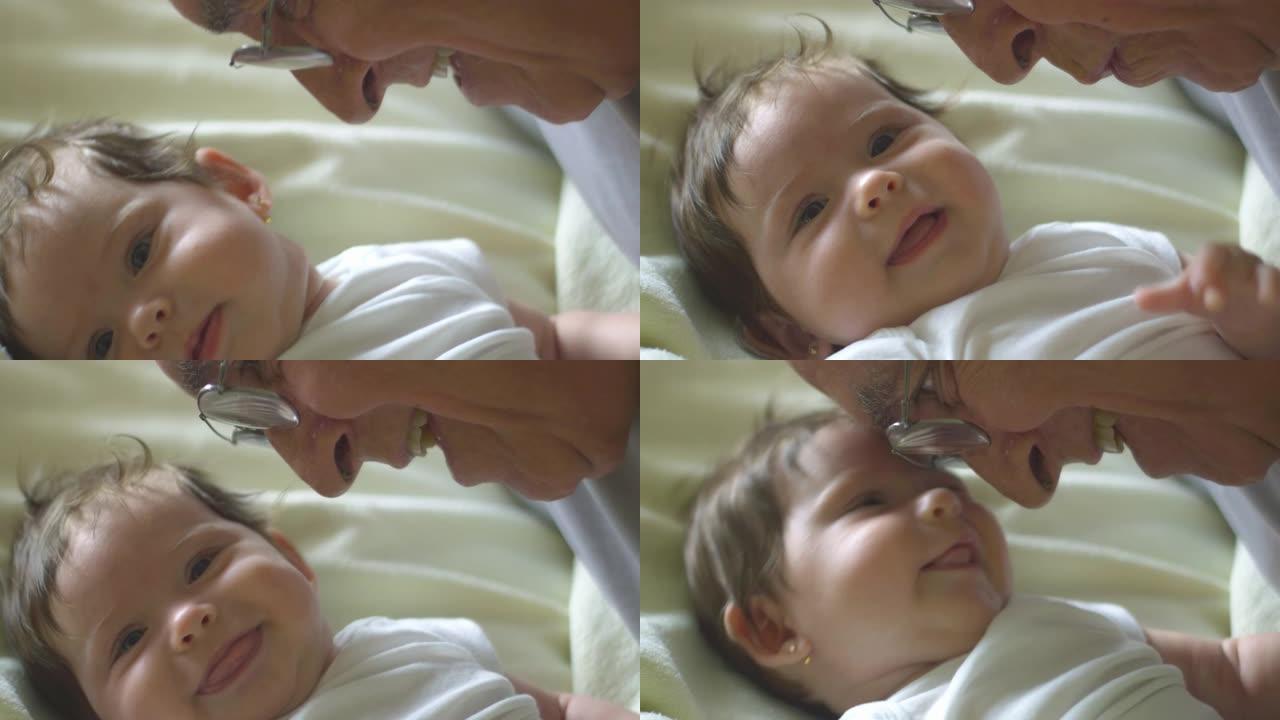祖父与她交谈时，婴儿在镜头前微笑的慢动作