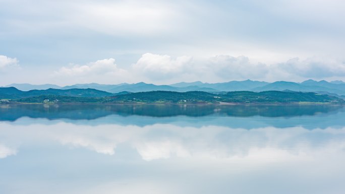 [4K]河边湖边江边水天一色移动延时