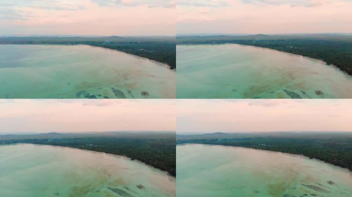 天线: 未受污染的海岸线海滩日落Kei群岛印度尼西亚马鲁古