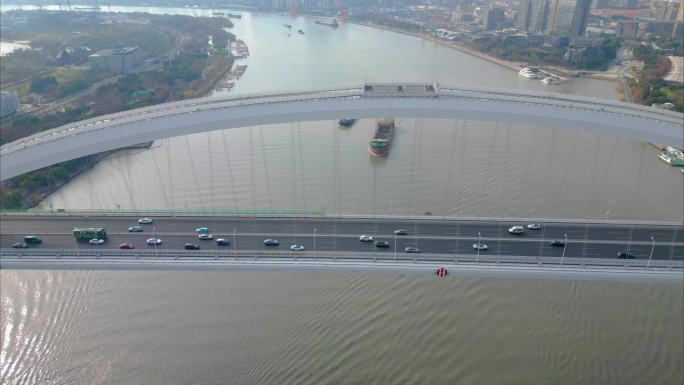 上海市黄浦区卢浦大桥车流船只延时风景视频