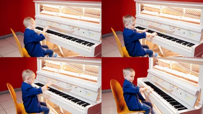 这个男孩弹钢琴。