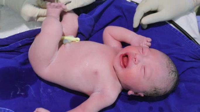 婴儿出生的第一个小时