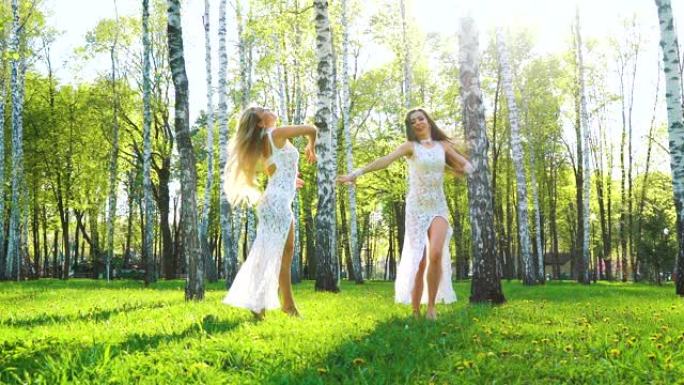 穿着性感服装的女人在桦木树林跳舞，镜头闪光效果