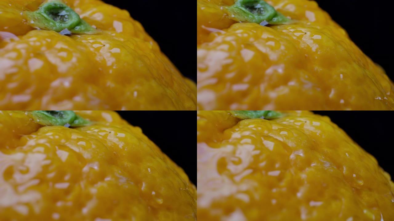 带有水露的橙色水果的特写光泽，斑驳的宏观多莉