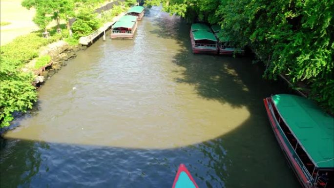 4k延时，Saen Saep运河的客船，Saen Saep运河是曼谷重要而著名的运河。人们倾向于使用