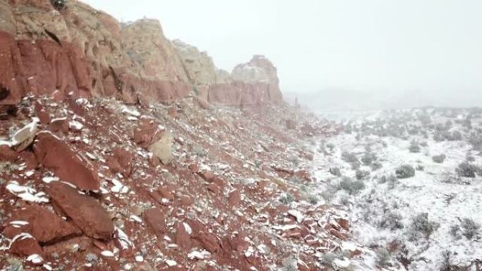 在暴风雪中沿着赤壁飞行