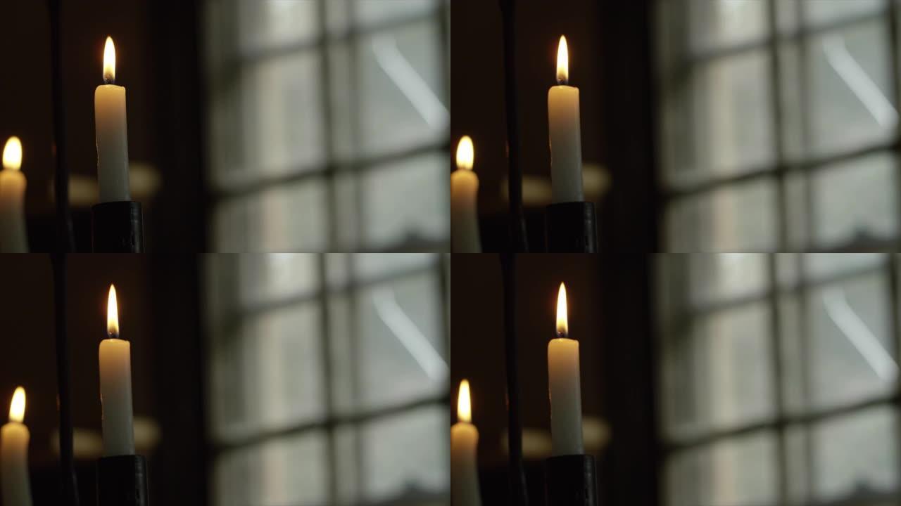 燃烧的蜡烛和窗户