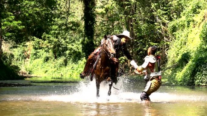 牛仔骑马跳跃与远古武士打斗的慢动作镜头