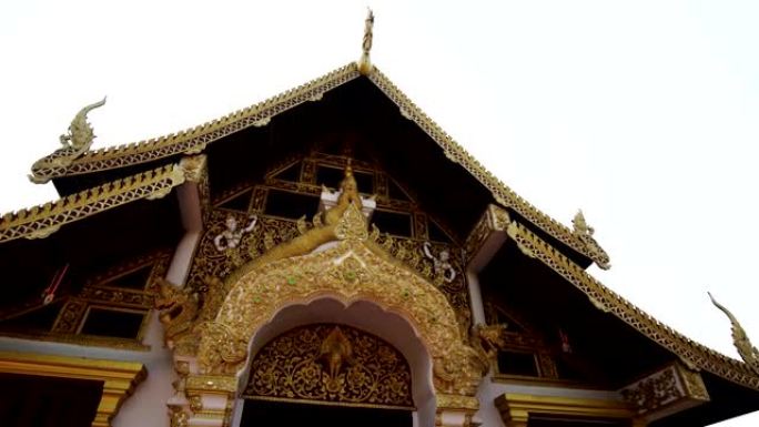 多莉相机在美丽的金色佛教寺庙上变焦。户外日拍摄