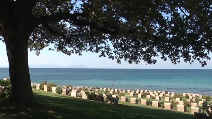 澳新军团湾旁边的弹片谷墓地