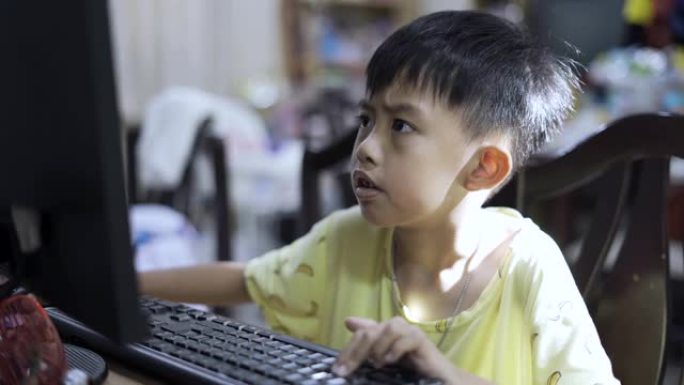 亚洲男孩打算使用计算机