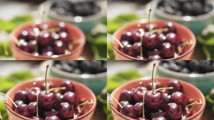 陶瓷碗中的甜樱桃，特写。樱桃特写。新鲜的夏季浆果。健康食品概念。