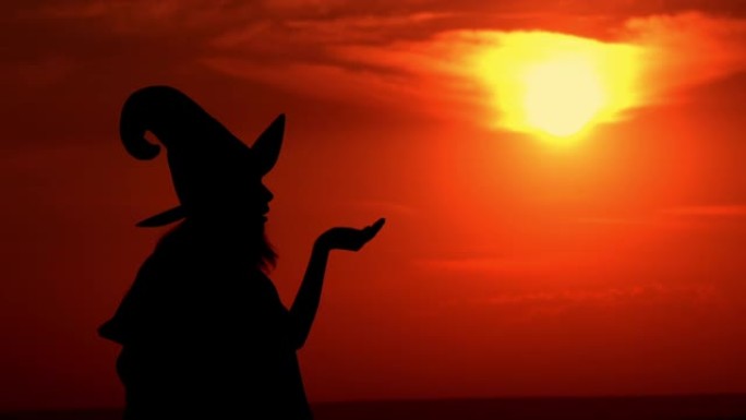 女巫吹着魔药在背景上向上的太阳