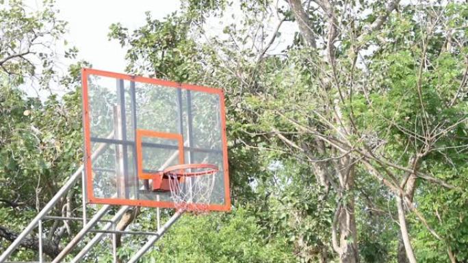 篮球圈和篮网晃动球掉落了公园中的背景树