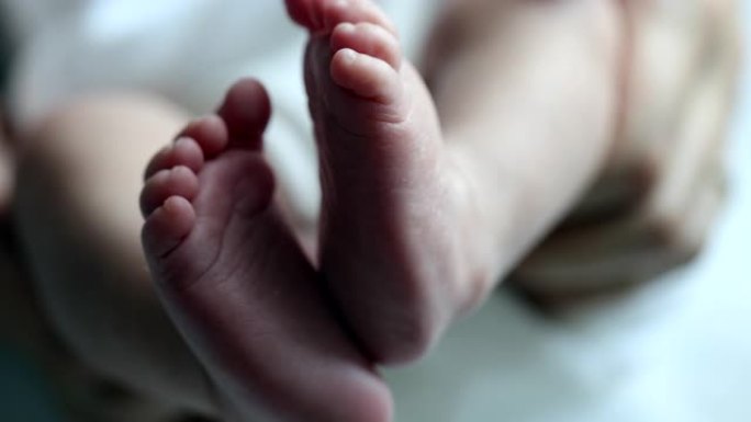 婴儿新生的脚在一起，婴儿的脚