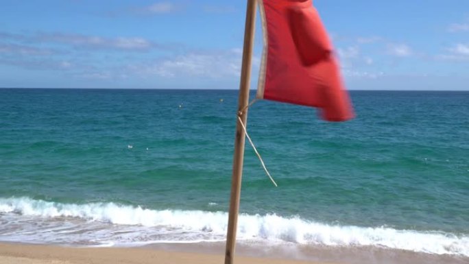 海滩上的红旗警告有危险。不准在海里游泳，海里不准有救生员。