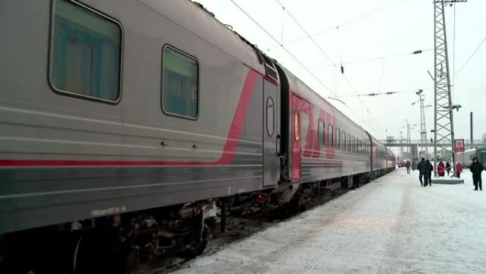 火车到达基洛夫火车站