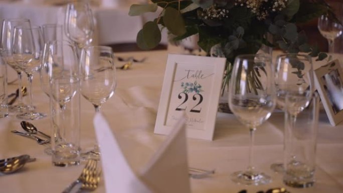 精美宴会上漂亮的婚礼餐桌-库存视频
