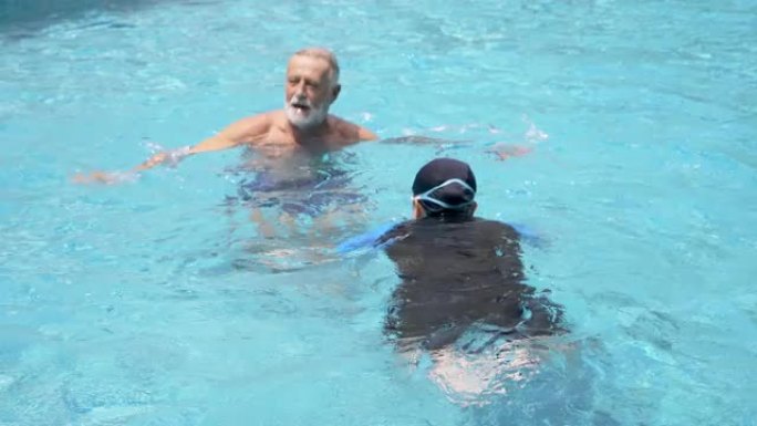 老人淹死在游泳池里
