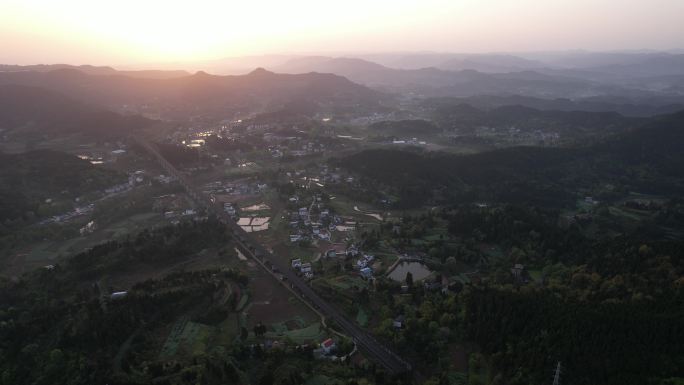 航拍铁路穿过丘陵村落