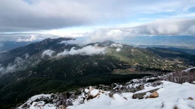 巴巴达格山冬季云经过