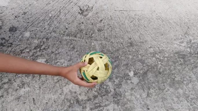 手握藤球或Takraw