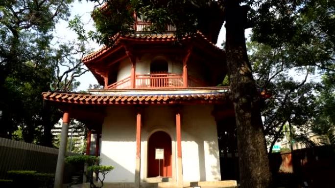 小型中国传统建筑3层宝塔和花园
