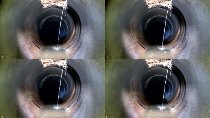 地下圆形混凝土下水道隧道。城市污水流抛污水管